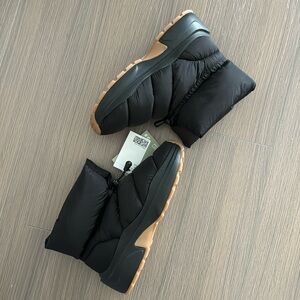BNWT H&M puffer sneaker boots for winter size 8